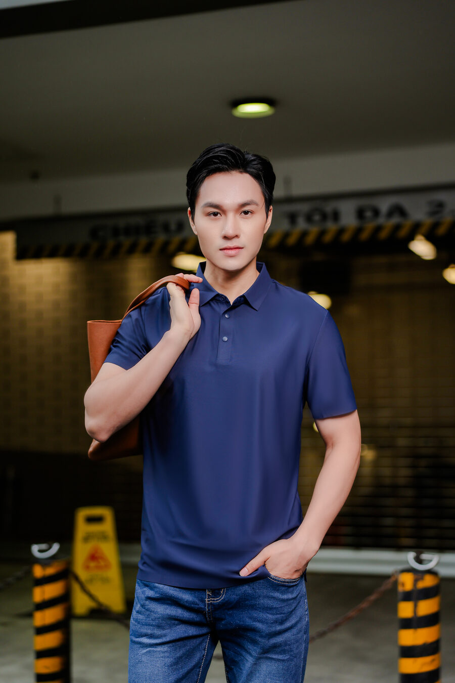 Polo Navy phối quần đen
